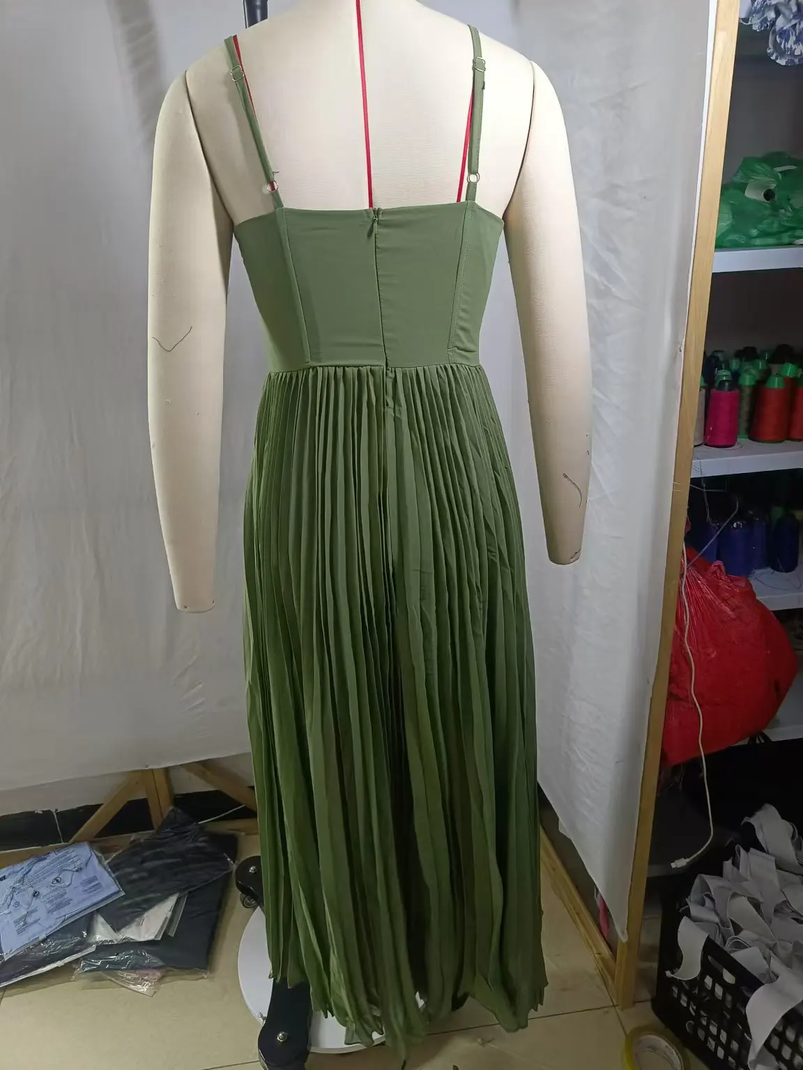 ชุดราตรีเซ็กซี่ผู้หญิงแขนกุดลึก V คอ Slim Maxi ชุดหญิง Smooths Silhouette ชุดเจ้าสาวชุดสตรี