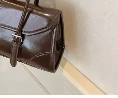 

High End Burgundy Oil Wax Leather Underarm Bag Elegant Women's Magnetic Buckle Shoulder Bag Commuter Versatile Ladies Tote Bags