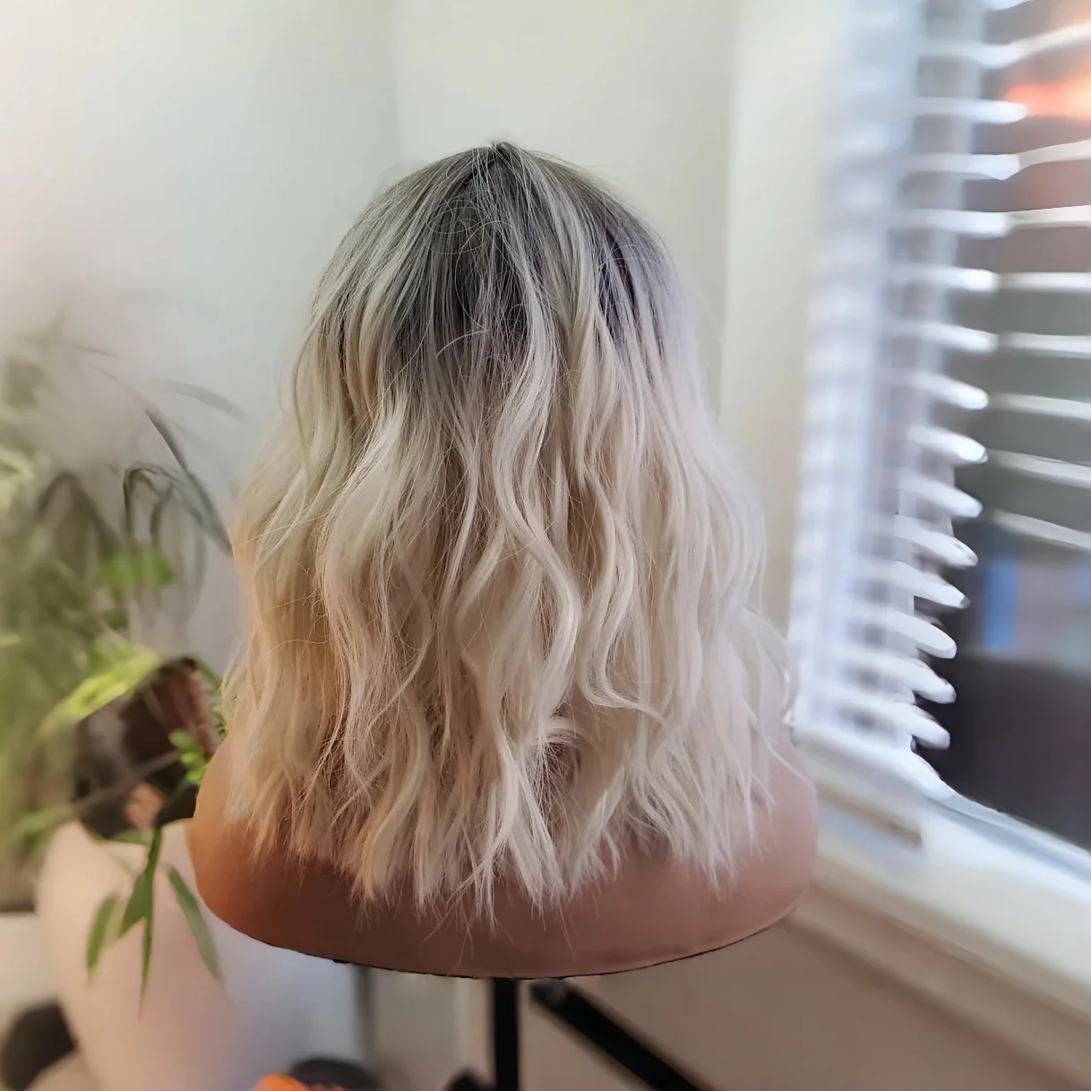 

20 Inches Blonde Highlight Wigs With Bangs Loose Wave Synthetic Heat Resistant Lace Front Wig Daily Wear Wig Cosplay Party Wig