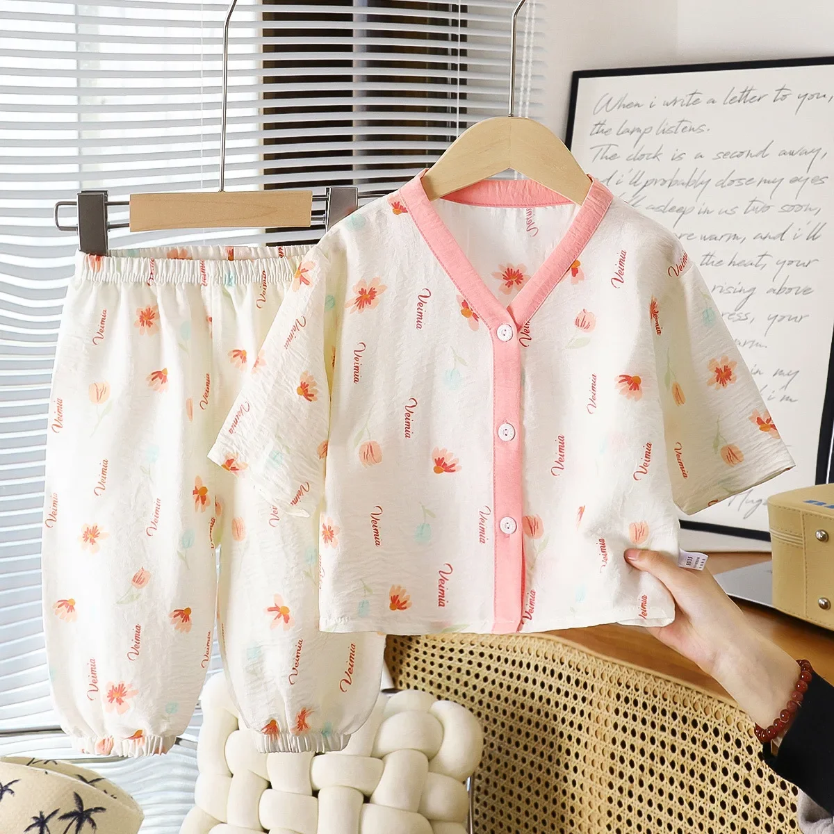 Novo 2025 crianças verão pijamas finos conjunto confortável loungewear meninos meninas dos desenhos animados impressão com decote em v pijamas lazer pijamas