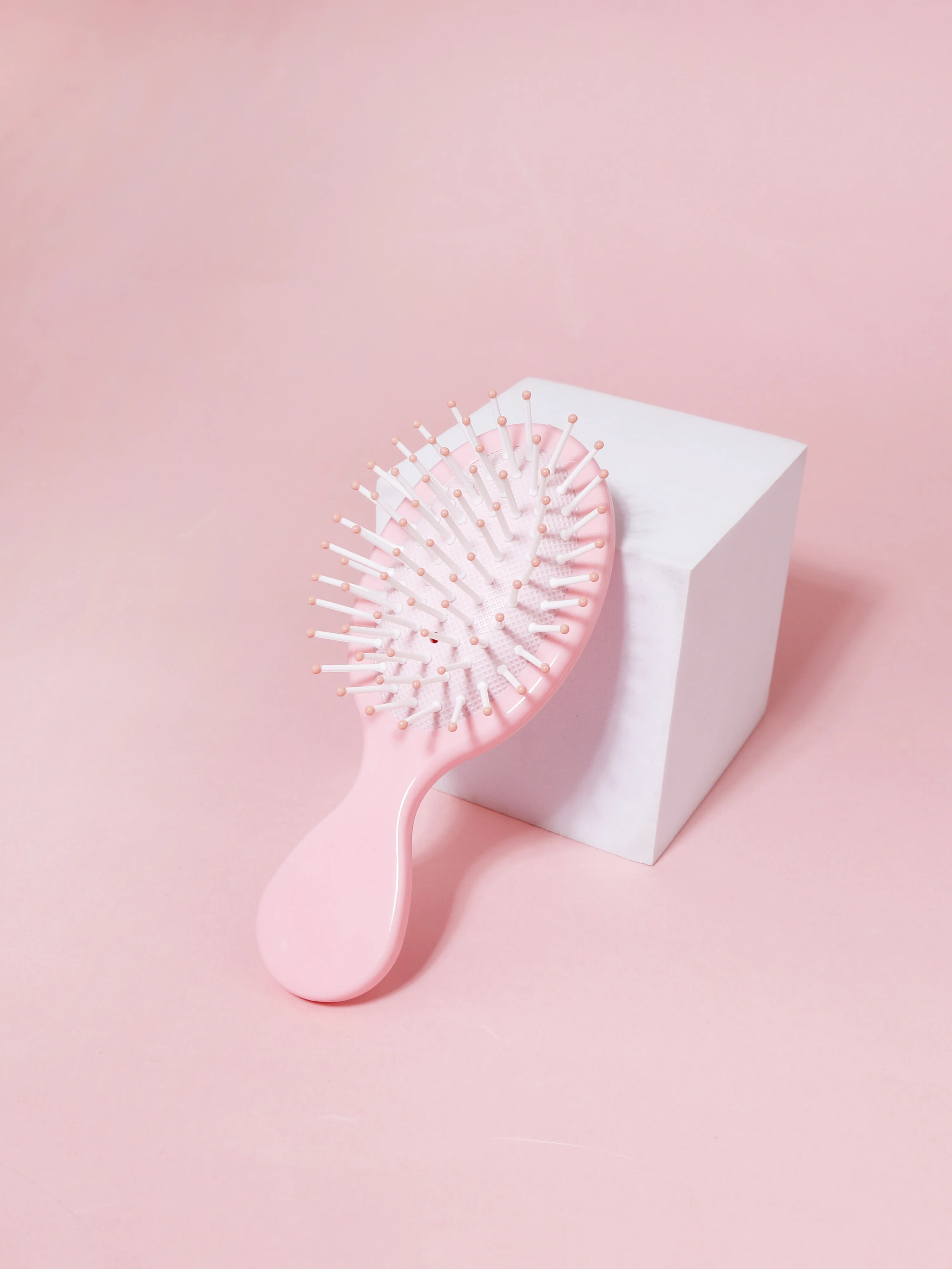 1PCS women\'s small hair brush, portable travel hair brush, mini oval dry and wet air cushion hair brush