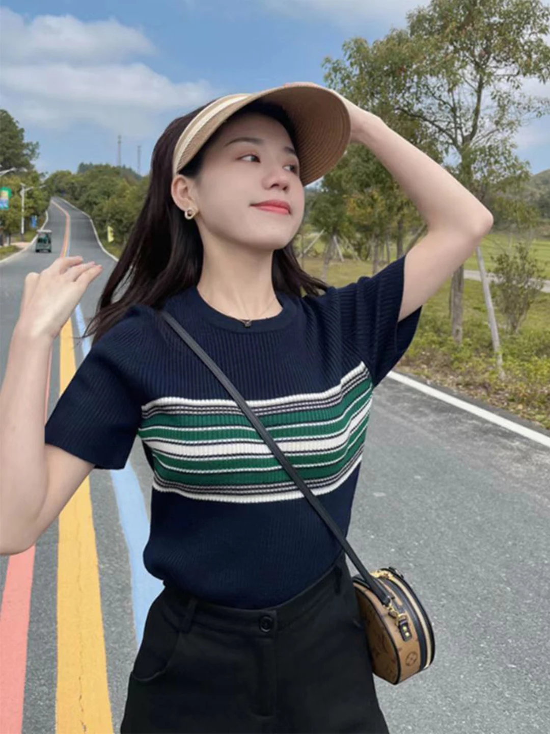 

Summer 2026 Women's Knitted Loose Fit Short Sleeve T-Shirt round Neck Thin Stripe Splicing Design Breathable Casual Style Top