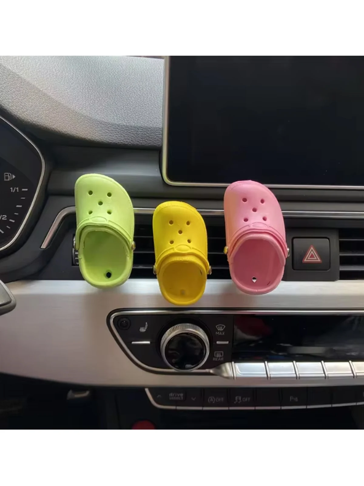 Car air vent perfume clip, shoe-shaped creative car fragrance diffuser, interior decoration diffuser, car fragrance clip gift.