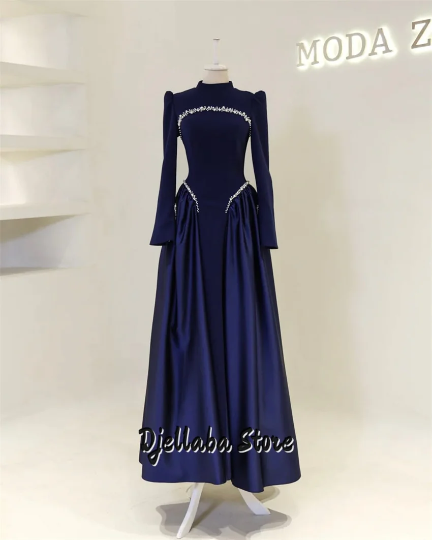 Op maat gemaakte marineblauwe chiffon van hoge kwaliteit met ruches, rechte diamanten, parels, lange galajurken, op maat gemaakte gelegenheidsjurken