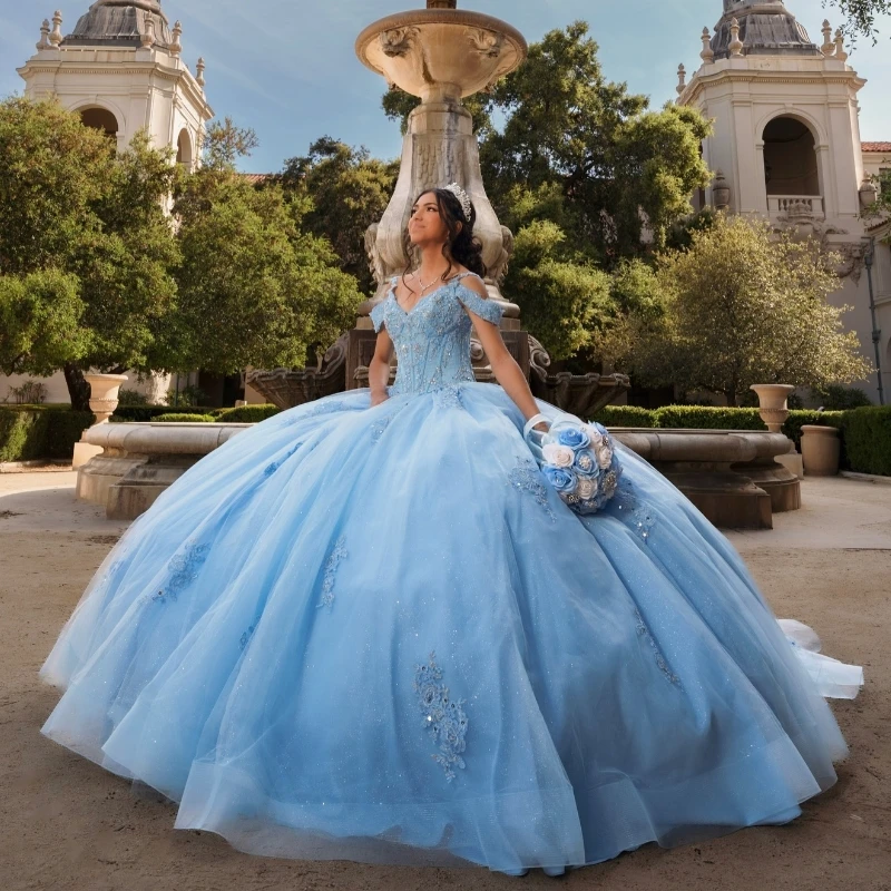 

Роскошные небесно-голубые платья Quinceanera с открытыми плечами 2024 кружевное бальное платье с аппликацией и кристаллами платья 15 De Sweet 16