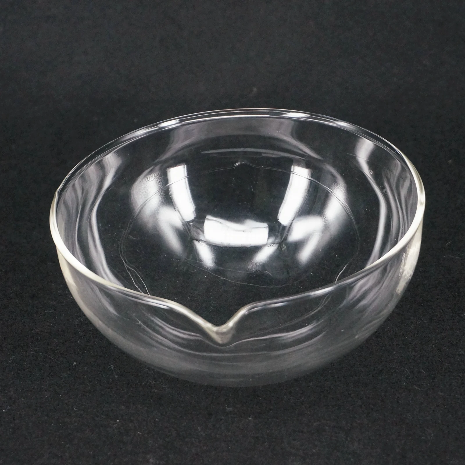 60mm/90mm/120mm/150mm Diameter Lab Glass Evaporating Dish Round Bottom with Spout For Chemistry