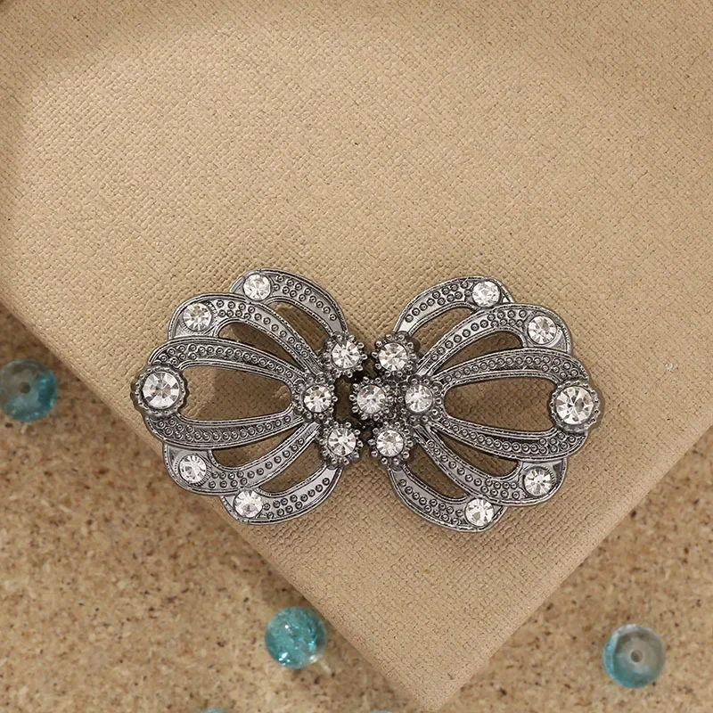 1 Pair New Alloy Sweater Clip Women\'s Clothing Cardigan Connection Buckle Accessories