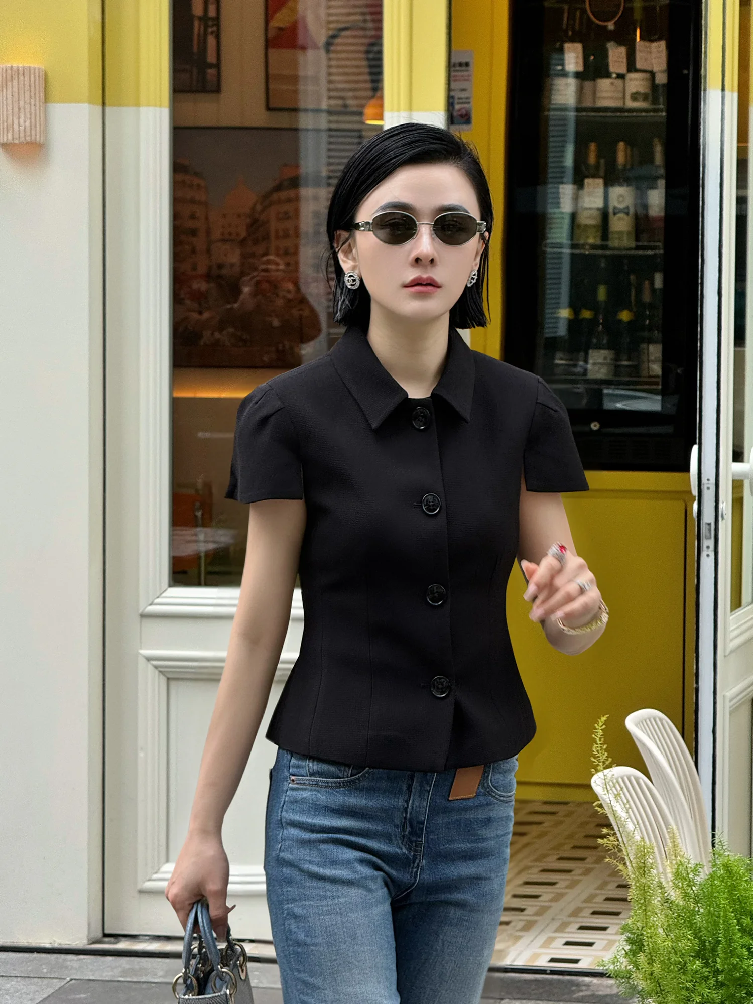 

Elegant White Shawl Lapel Jacket Fashionable Spring Summer Style Yuan Yiling Holiday Collection Premium Feel Ladies' Outerwear