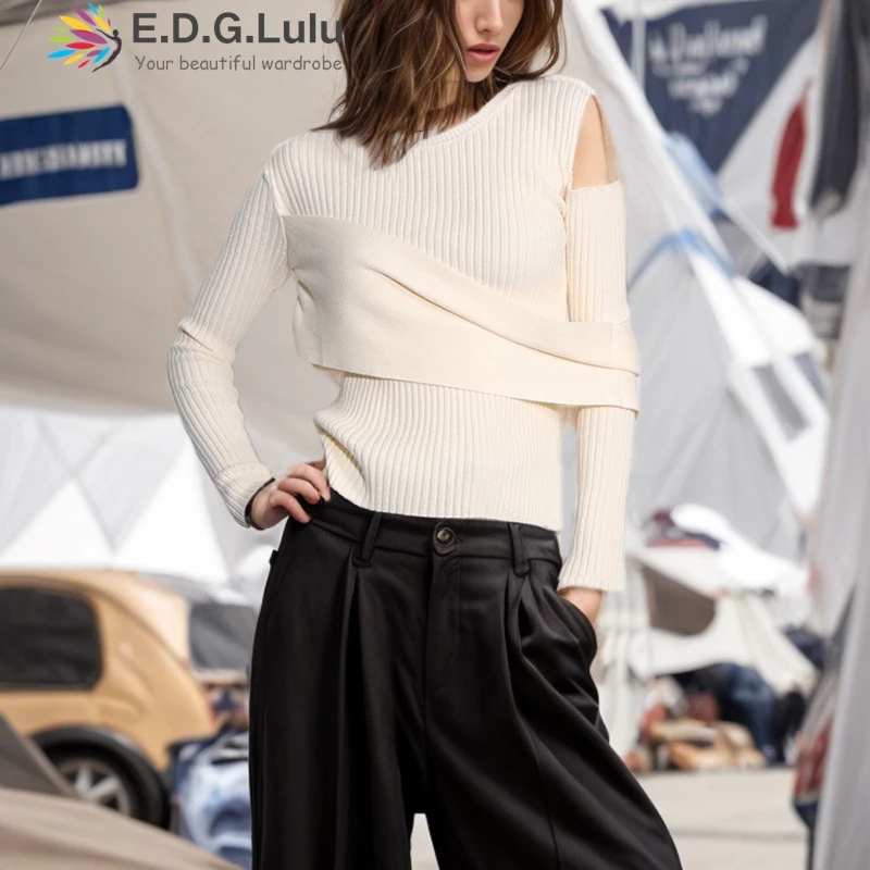 EDGLuLu المرأة س الرقبة واحدة الكتف جوفاء طويلة الأكمام تريكو سليم صالح غير النظامية المرقعة الأبيض بلوفر مغزول 1024