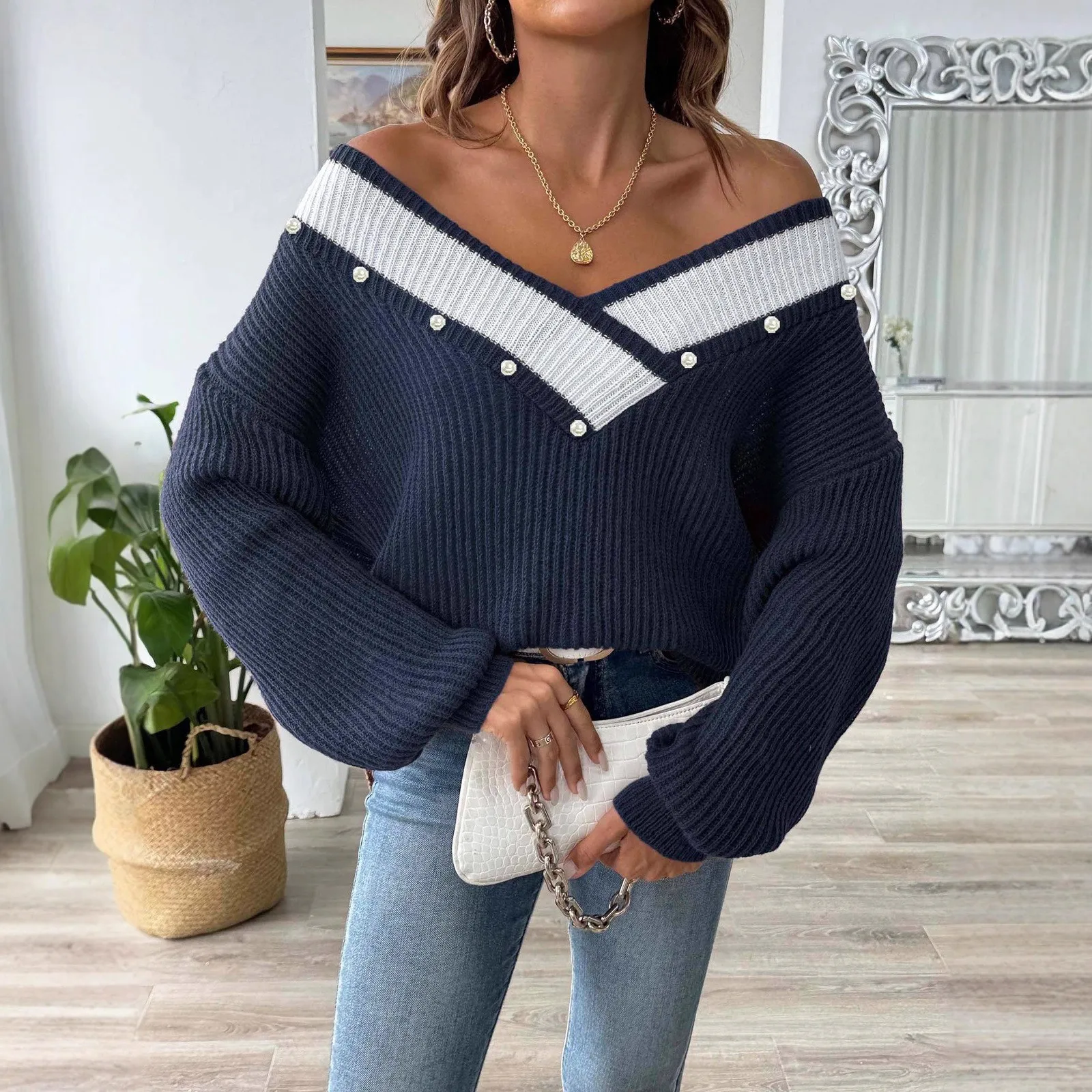 Suéter adornado con perlas |   Jersey de punto suelto con cuello en V y panel en contraste