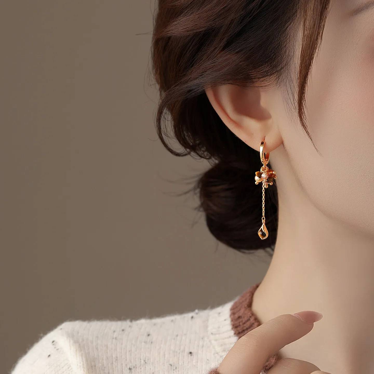 Trendy Irregular Artificial Crystal Tiger Eye Stone Pendant Earrings 2026 New Luxury Accessory for Women Fashion Ear Jewelry view 4
