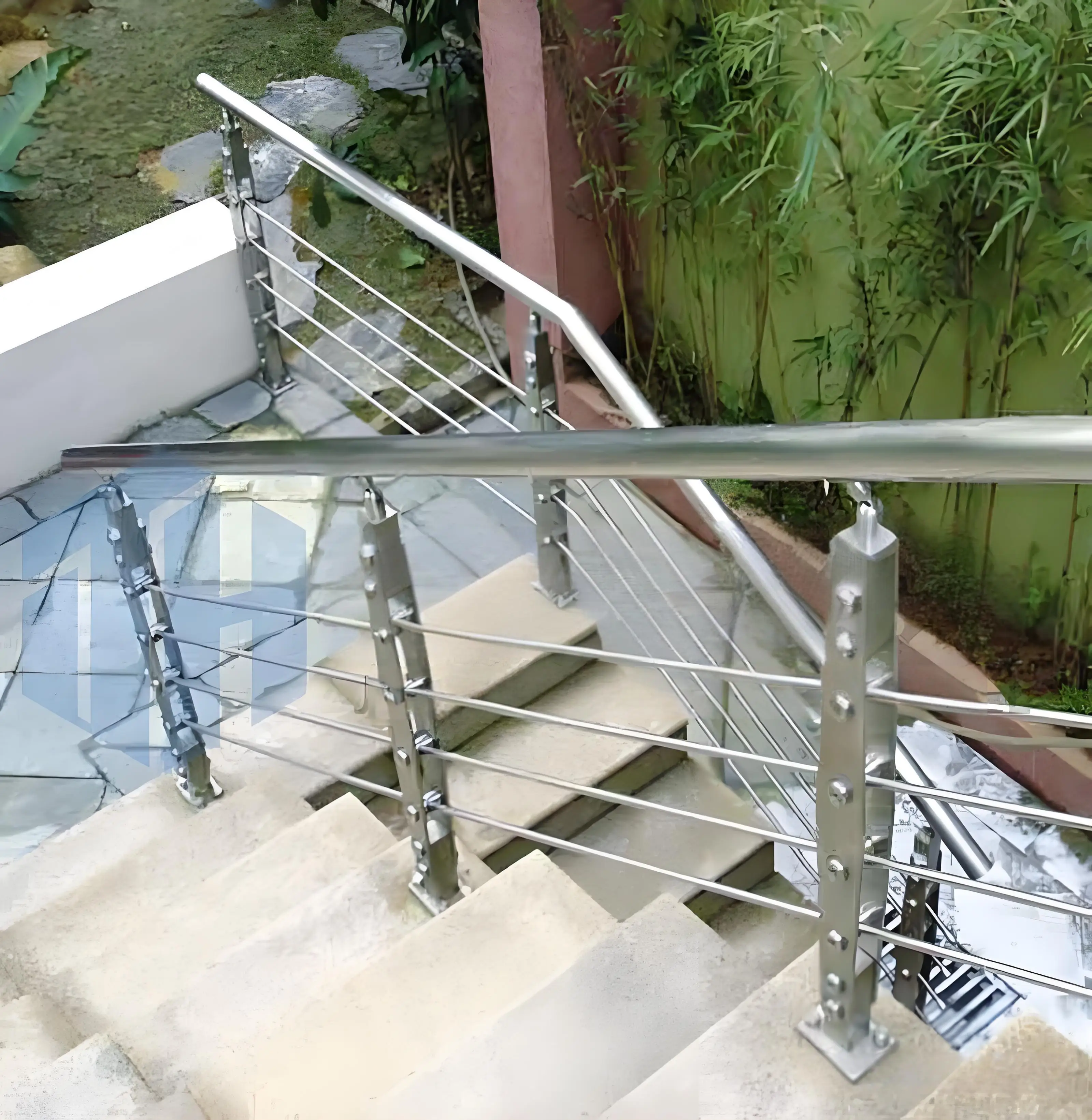 Maatwerk 304 roestvrijstalen gangbalustrade Eenvoudig te installeren vloeren Roestbestendige leuning Hotelbescherming