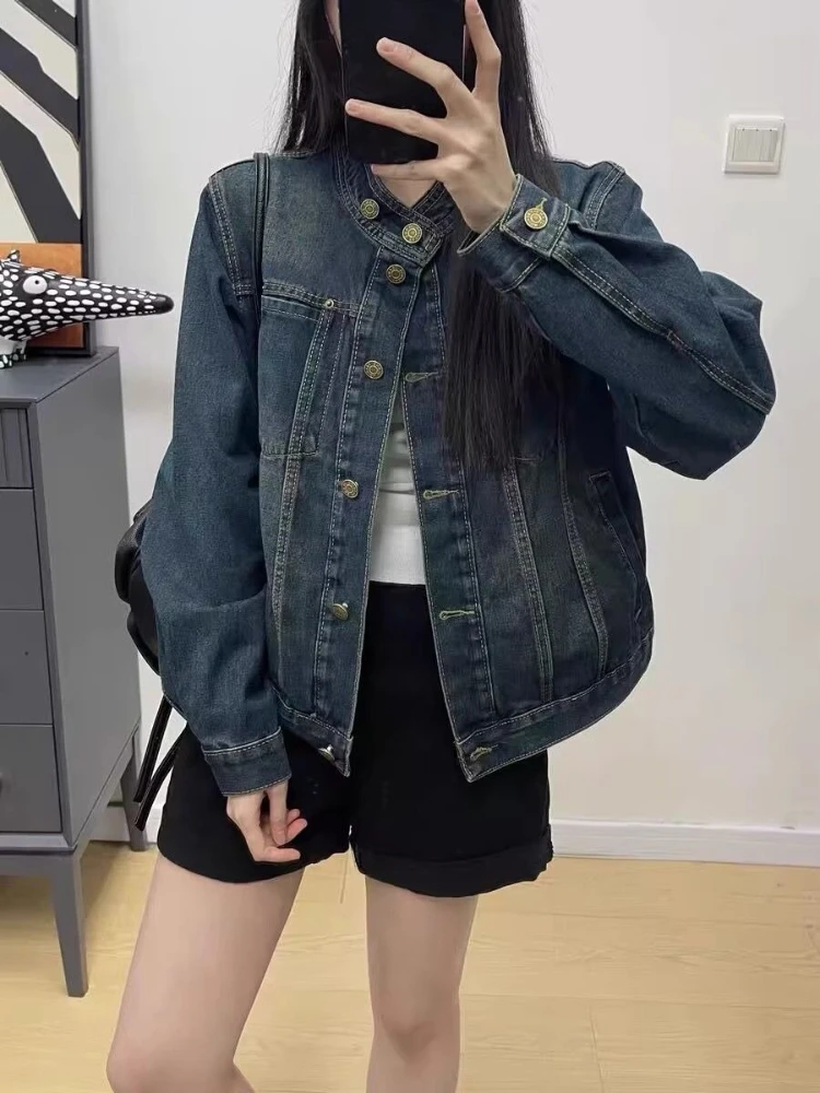 

Винтажная джинсовая куртка с воротником-стойкой для женщин, весна-осень 2023 г., свободная короткая повседневная верхняя одежда — большие размеры и приятная для миниатюрных размеров