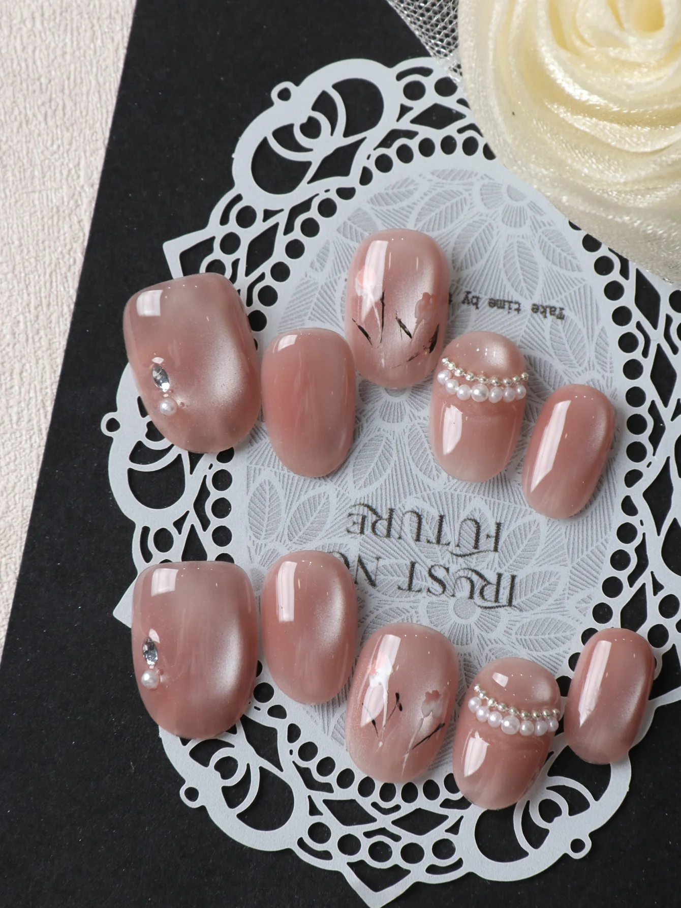 10 Stück Aufklebenägel Kurz Rosa Katzenauge Kleine Blume Perle Büro Alltag Künstliche Nägel Set Nagelkunst DIY