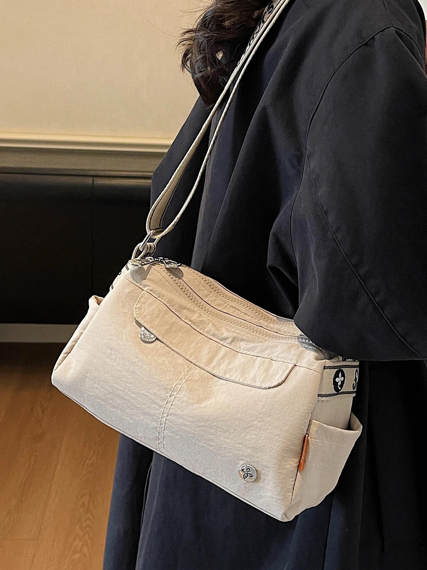 

Повседневная вместительная сумка через плечо для женщин, подходит для поездок на работу, на все сезоны и случаи, сумка на одно плечо