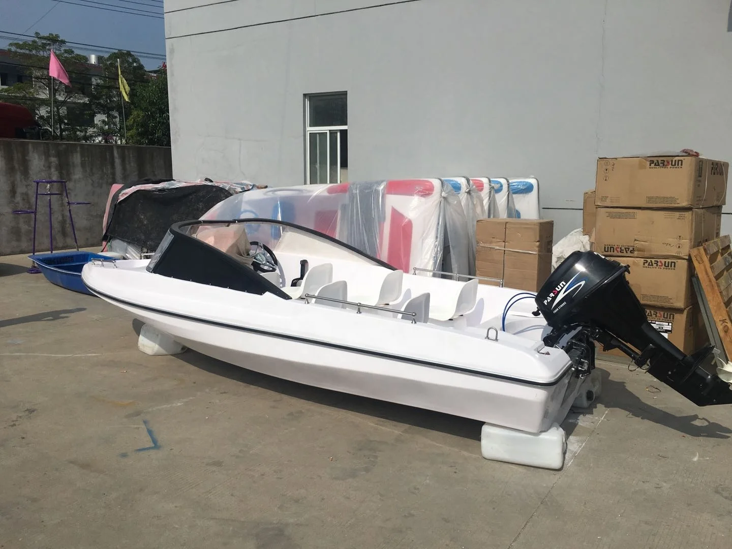 Cheap 6 seats fiberglass fishing bait Speed boat yacht Water Play Equipment