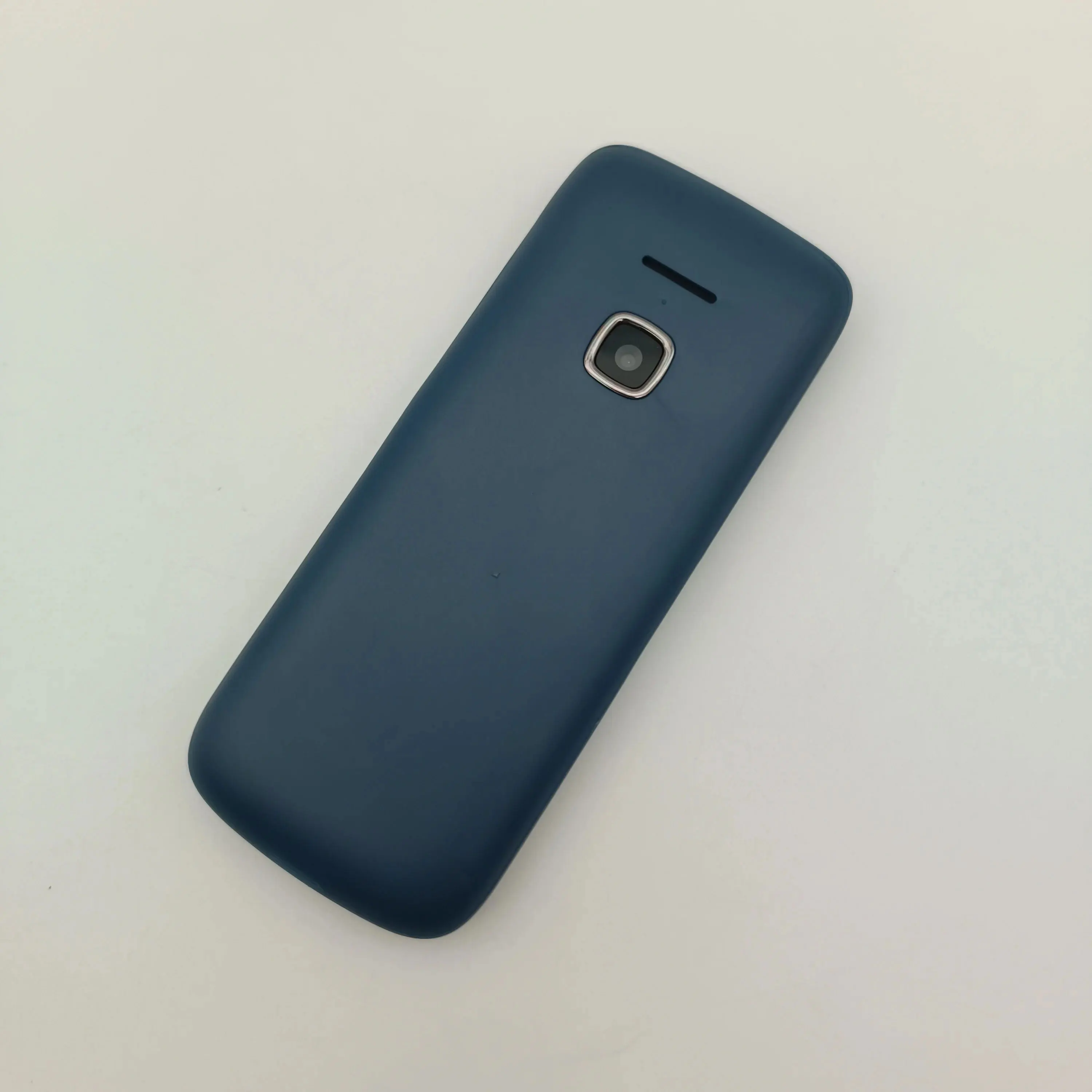 هاتف محمول أصلي 225 4G مصنوع في فنلندا يدعم اللغة الإنجليزية بحالة جيدة