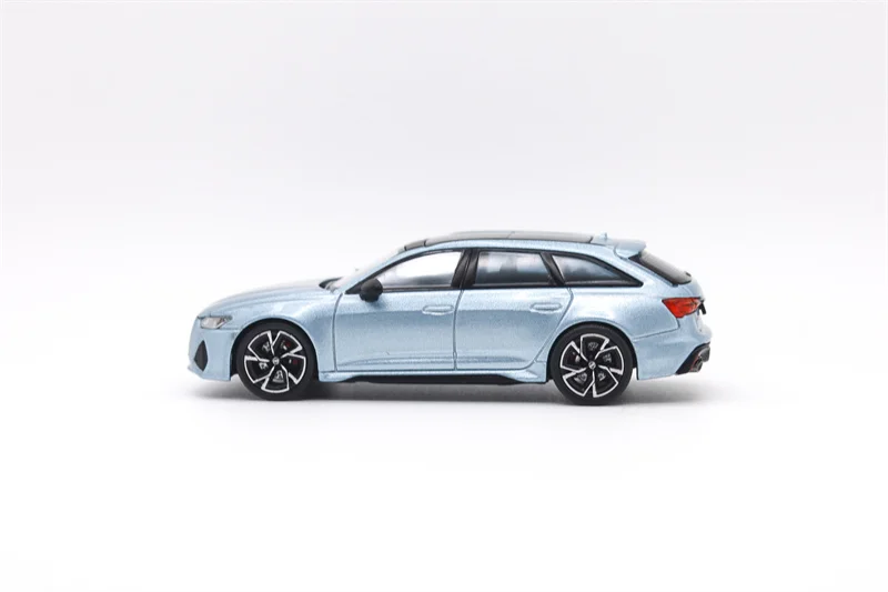 MASDI 1:64 RS6 Avant ijsblauwe gegoten modelauto