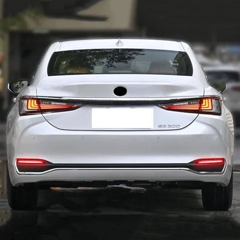 Suitable for 2018-2025 Lexus ES200260300350500 rear bumper light brake warning light rear fog light turn signal
