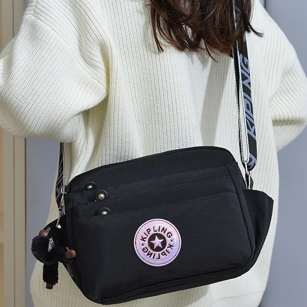 Modna torebka damska na ramię z nylonu, mała listonoszka z wysokiej jakości materiału, designerska torba na ramię o wysokiej wartości, idealna na co dzień, rok 2026.