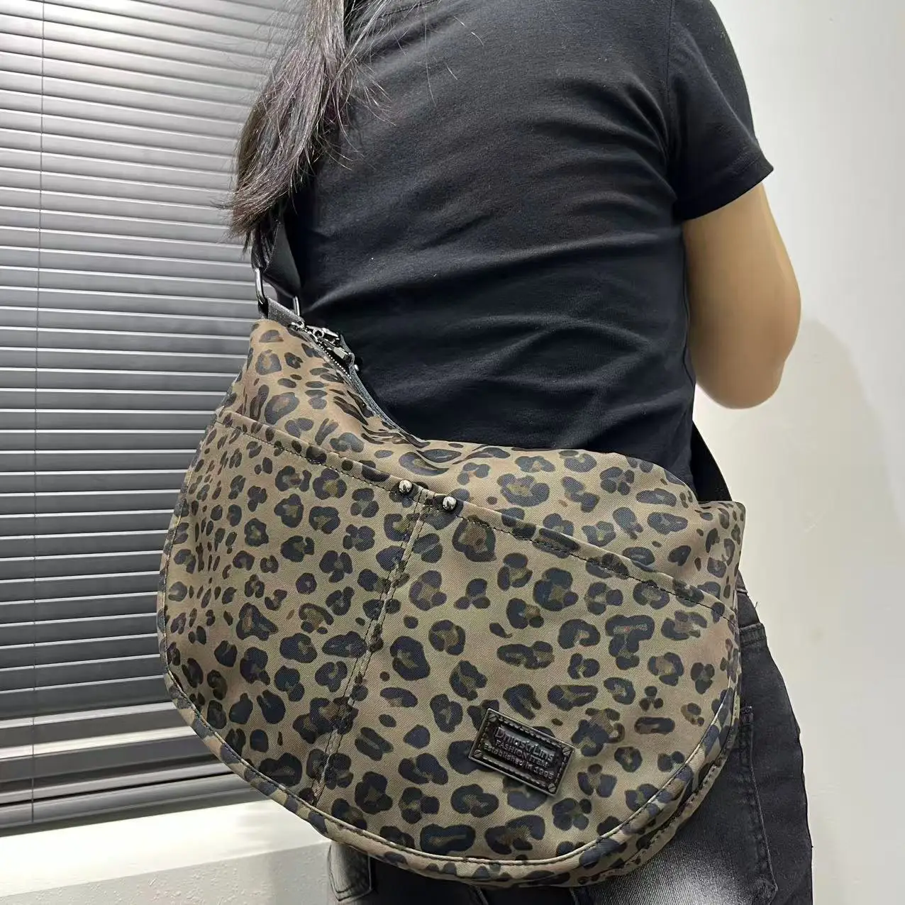 

Модная женская сумка через плечо с леопардовым принтом, большая вместительная винтажная нейлоновая полиэстеровая подкладка, сумки на молнии