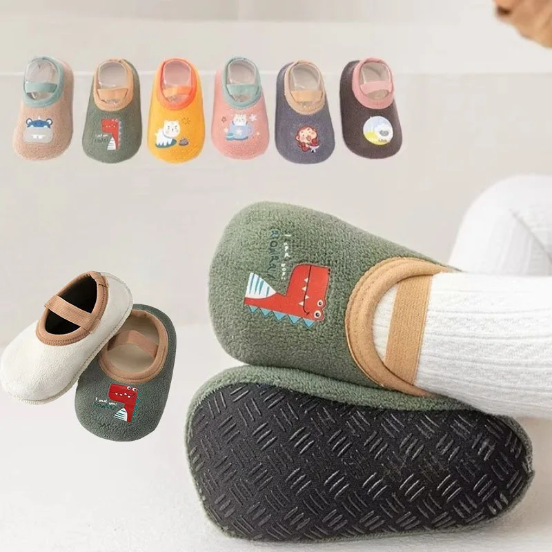 Детская противоскользящая обувь для новорожденных девочек, хлопковые нескользящие напольные носки для маленьких мальчиков, домашние кроссовки на резиновой подошве с героями мультфильмов