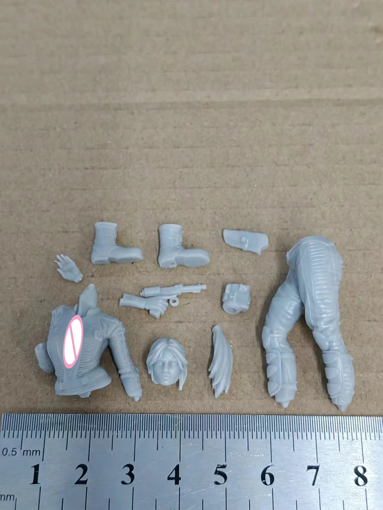 Figurka żywiczna Lucy w skali 1/24 DIY Dwie wersje Model Kit Niezmontowany Niepomalowany Rzeźba zabawka