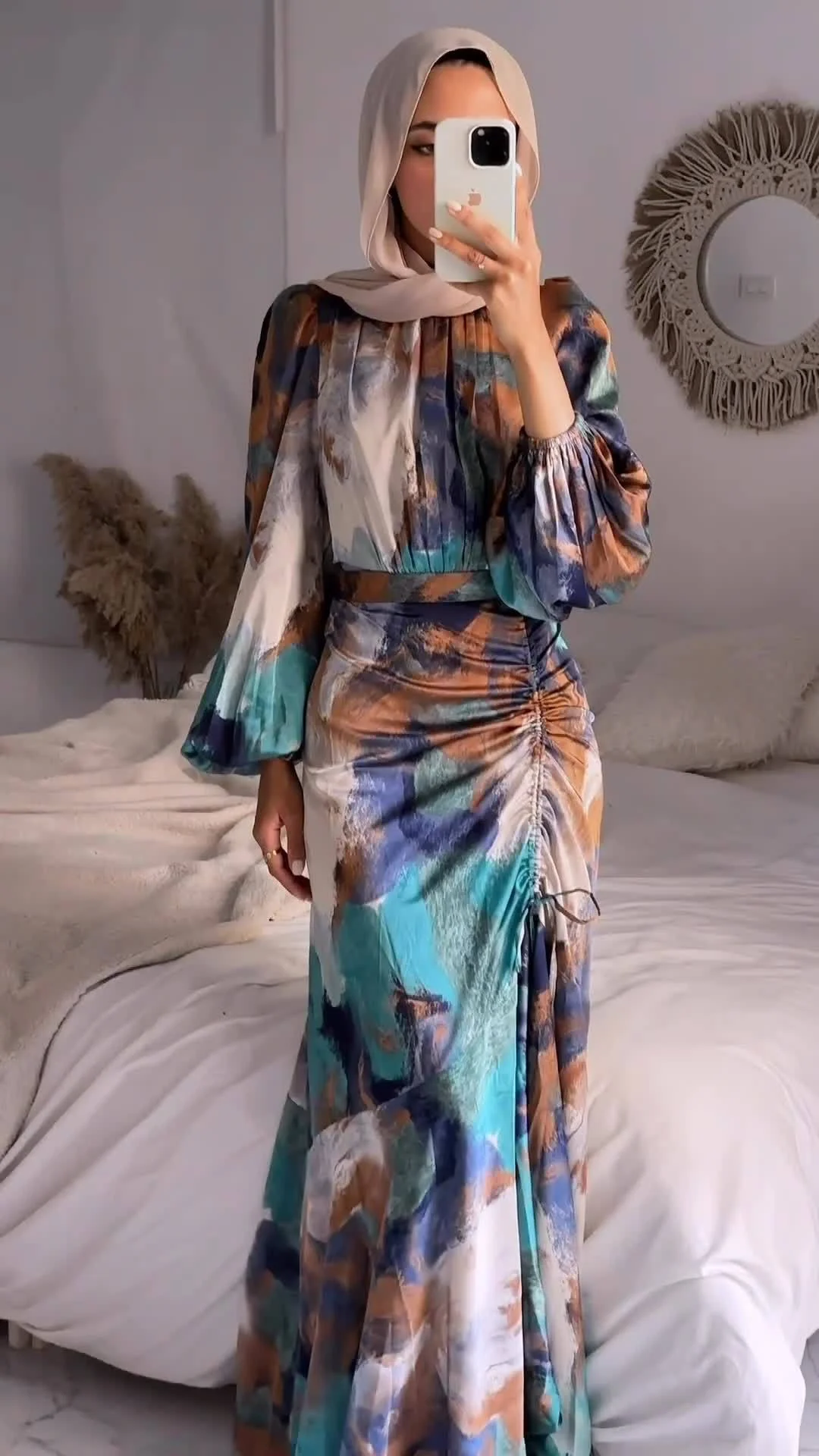 Medio Oriente nuevo vestido de longitud media de manga larga exótico ajustado con cintura plisada para mujer