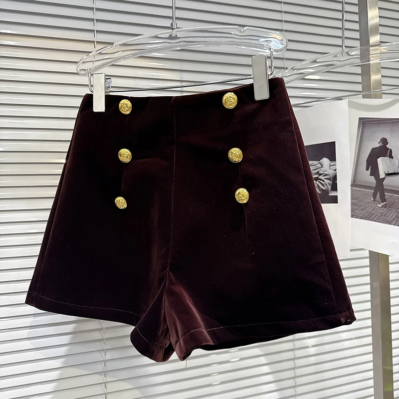 Lichte luxe socialite fluwelen shorts met dubbele rij en metalen gesp voor dames in de winter van 2025, nieuwe veelzijdige slim-fit shorts voor woon-werkverkeer