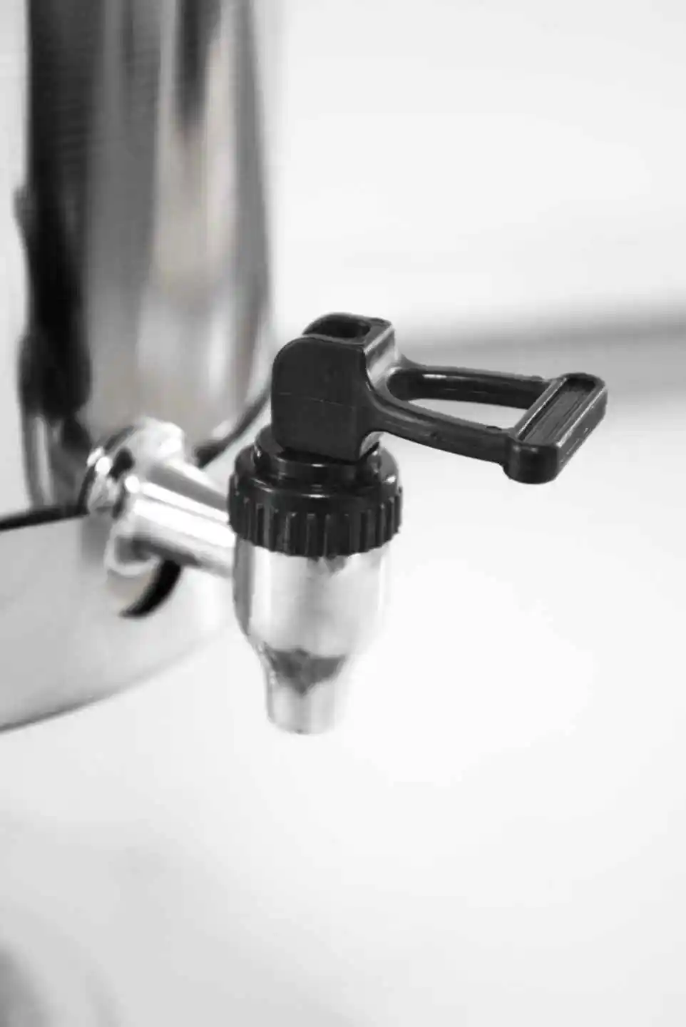 موزع كامل من الفولاذ المقاوم للصدأ للقهوة والحليب مع قاعدة للفنادق والمطاعم