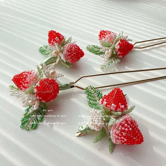 Nowy chiński styl elegancki i delikatny truskawkowy pozostawia spinkę do włosów.
