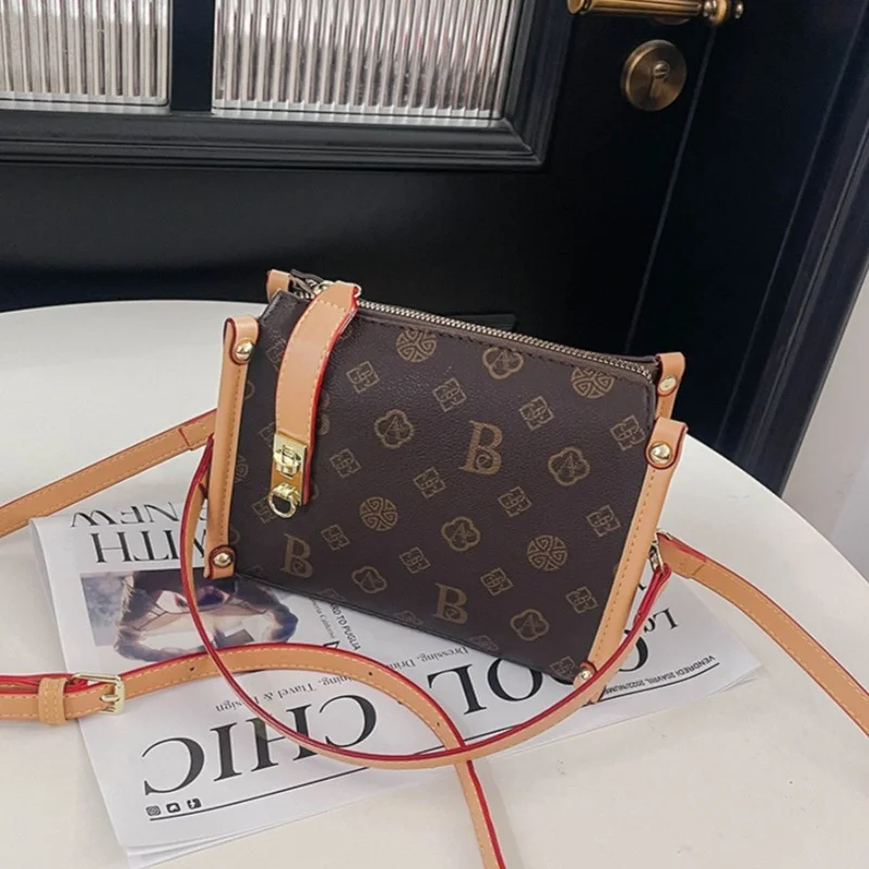 

Fashion Versatile Commuter Box Handbag, 2026 New Retro Printed Elegant Shoulder Crossbody Bag for Women's Daily Wear and Travel