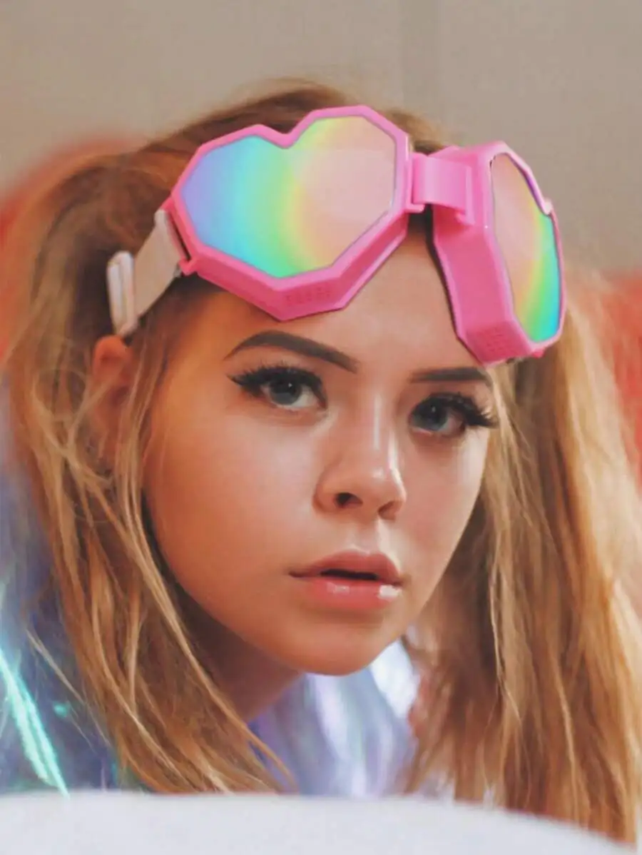Oversized Heart-Shaped Fashion Sunglasses For Women Y2K Style Mirror Lens Outdoor Party Travel view 5