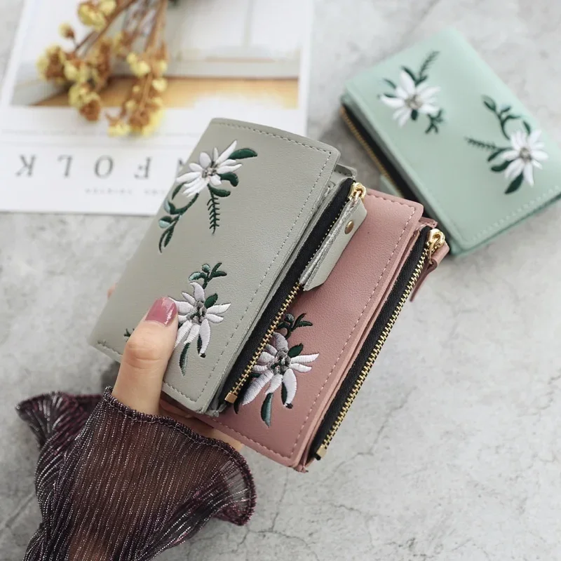 Women Retro Embroidery Print Short Wallet Buckle Design Fashion Small Card Holder Money Bag Creative Ladies Purse For Daily Use