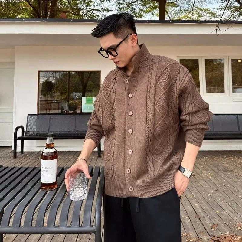 Engrossado masculino 2025 novo botão aw cabo malha cardigan coreano solto ajuste todos os jogos cor sólida casual sair volta camisola outerwear