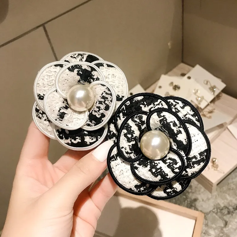 Exquisite Pearl Camellia Brooches Pins For Women Vintage Elegant Wedding Party Corsage Lady Clothing Coat Brooch Pin Badges