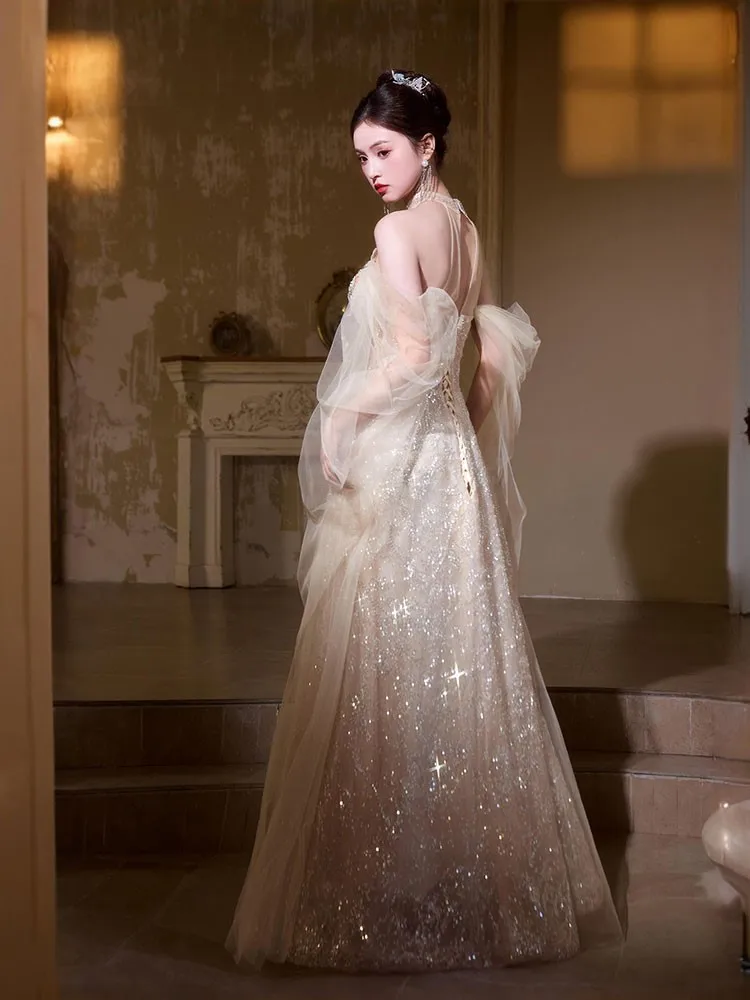 สไตล์ใหม่ของการแต่งกายที่หรูหราเบาๆ และการแต่งกายเฉพาะกลุ่ม