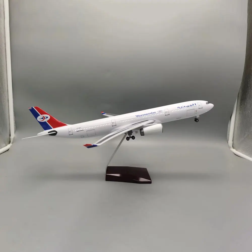 

Airplane Resin 1:135 Scale Model Plane A330 Yemen International Airways decor Airplane Die-Cast With Lights Collected Gift By