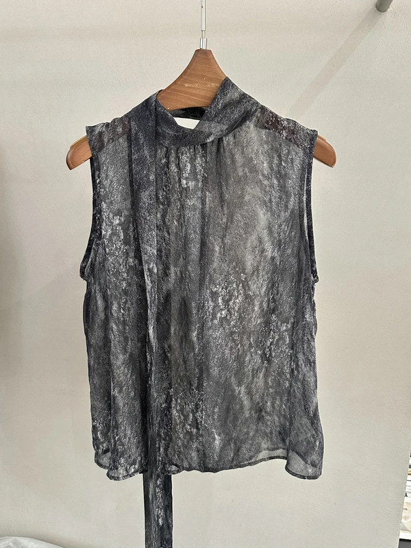 

Mystic Ink Style Gradient Sleeveless Shirt Collar Stand-Up Neck Hanging Bowtie Summer 2026 Women's Casual Fashion Breathable