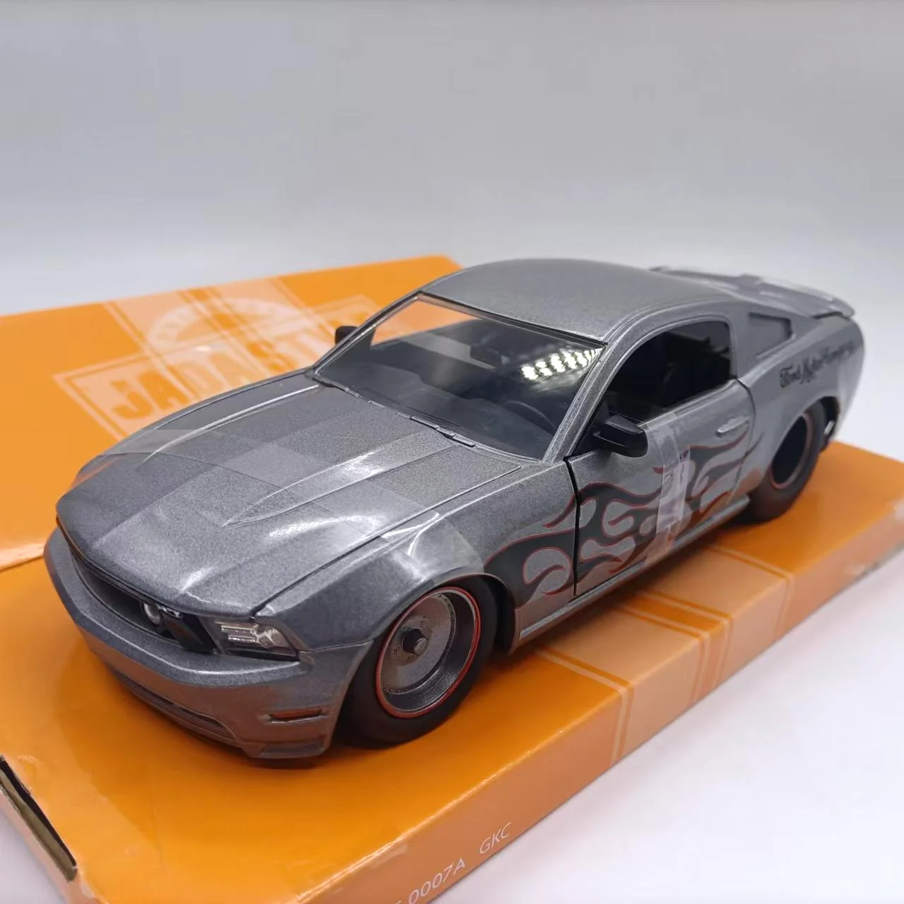 

Diecast 1:24 Scale Jada Ford Mustang GT 2010 Alloy Car Model Collectible Toy Gift Souvenir Display Ornament
