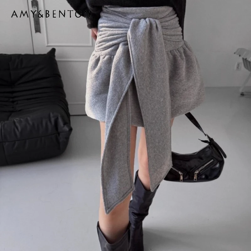 Gonna da donna grigia irregolare retrò americana 2025 Inverno Nuovo stile Lace-up Design a pieghe Personalità Puffy Gonne corte da donna