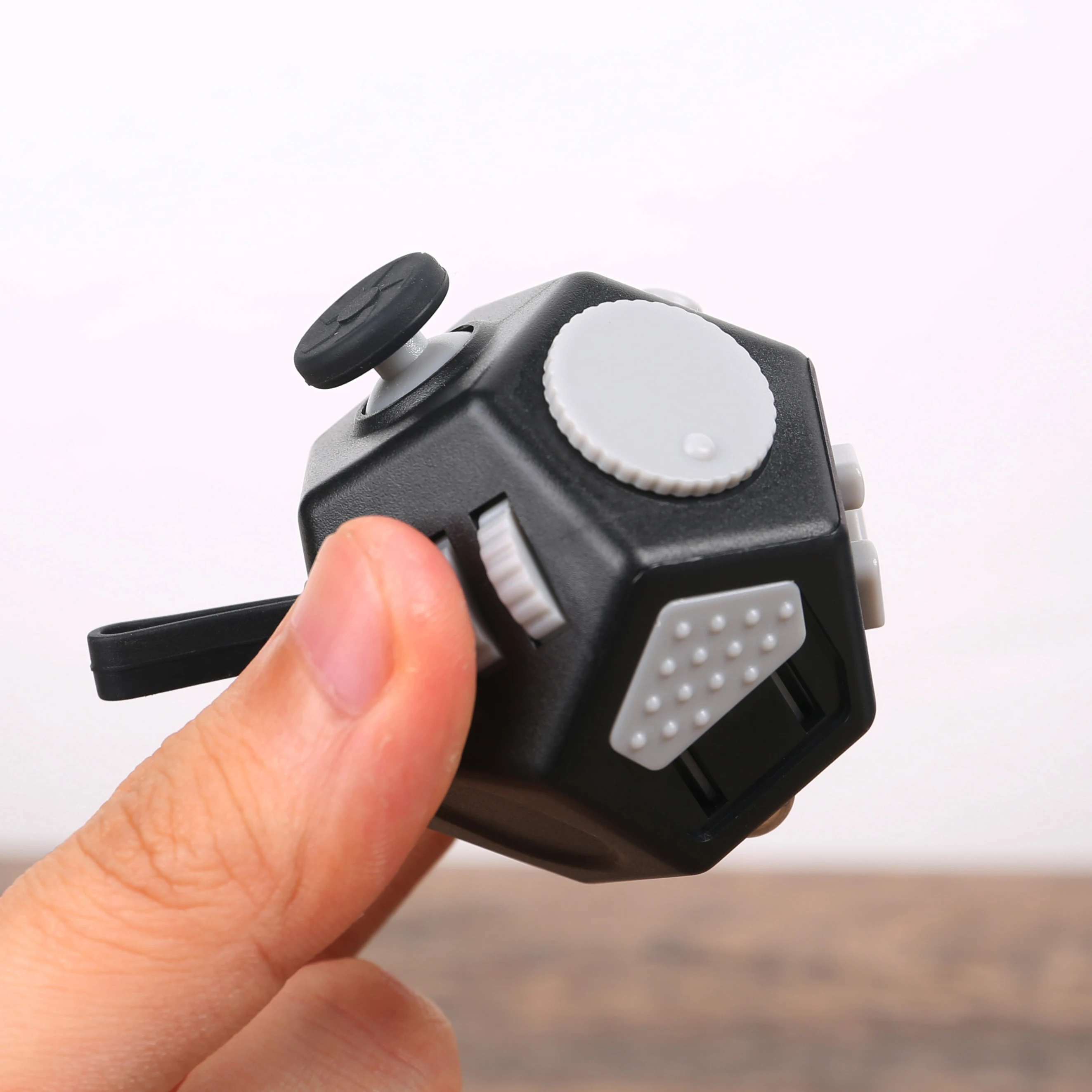 Anti-Stress Fidget Toy - Plastic Gaming Cube for Anxiety Relief Focus & Relaxation Gift Present for Attention-seeking