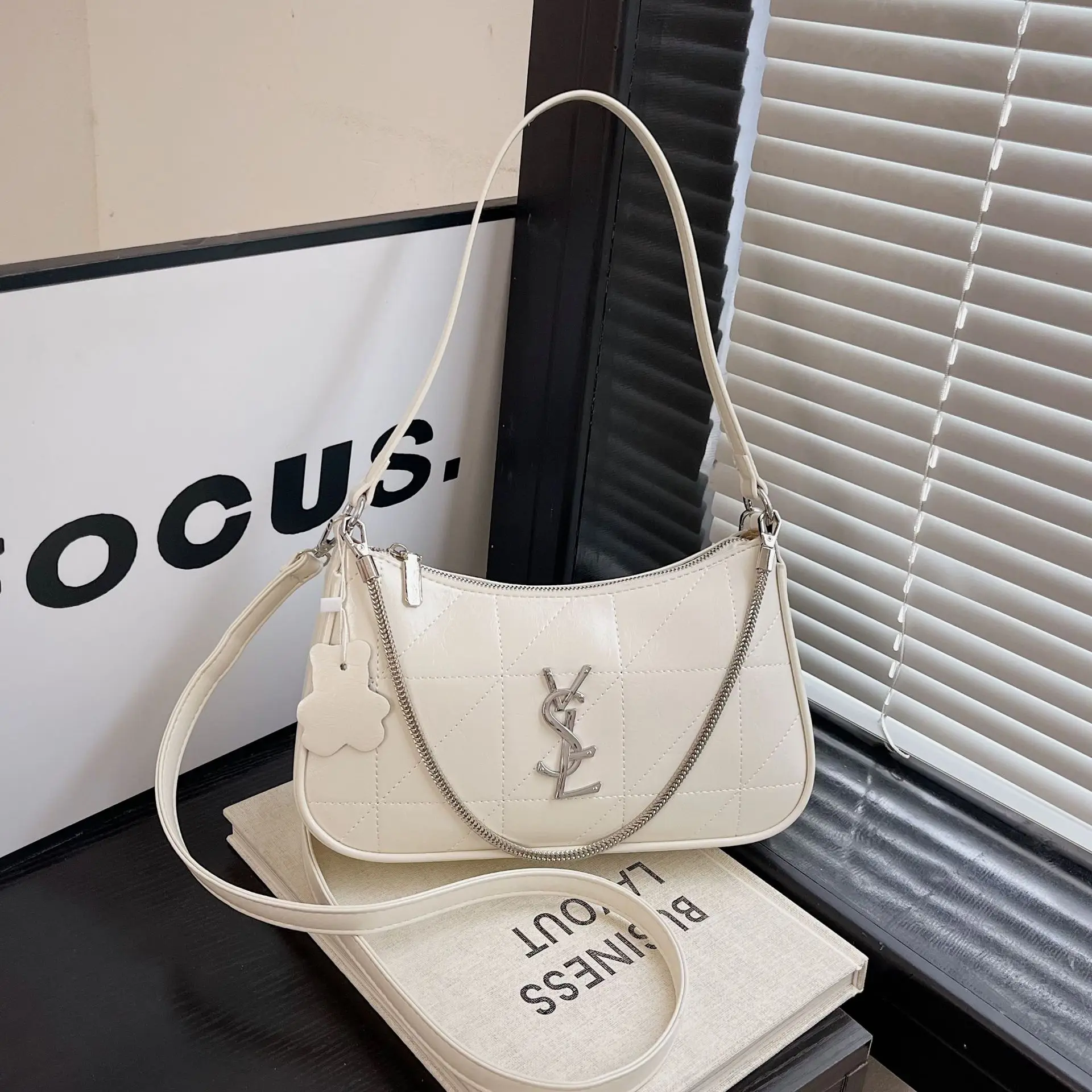 

‌ Новая дизайнерская сумка через плечо 2025 года — модная женская сумочка под мышками, минималистичная и функциональная. ‌