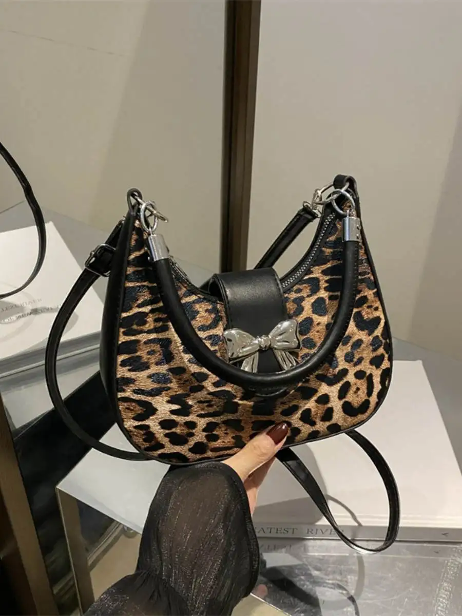 

Retro Ladies' Bag Faionable Spots New Moon Crossbody Bag ex Daily Use Sli And Versatile Handbag for Women