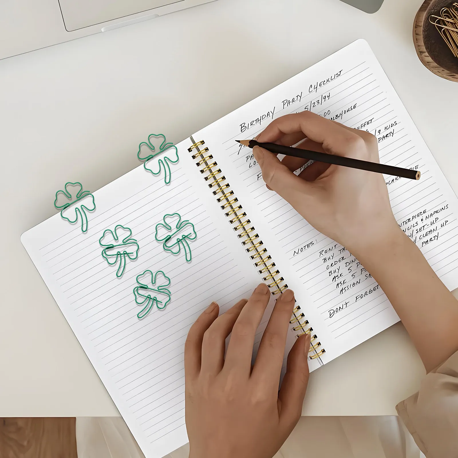 30Pcs Four-Leaf Clovers Modeling Paper Clips Sturdy Metal Cute Lucky Symbol Decorative Stationery Set for Office Study Notes