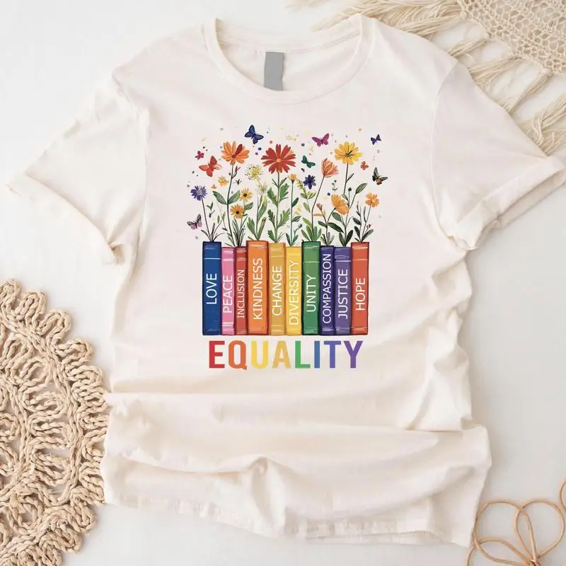 Camiseta de igualdad, libros de derechos iguales y flores, juventud social feminista, paz, amor, bondad