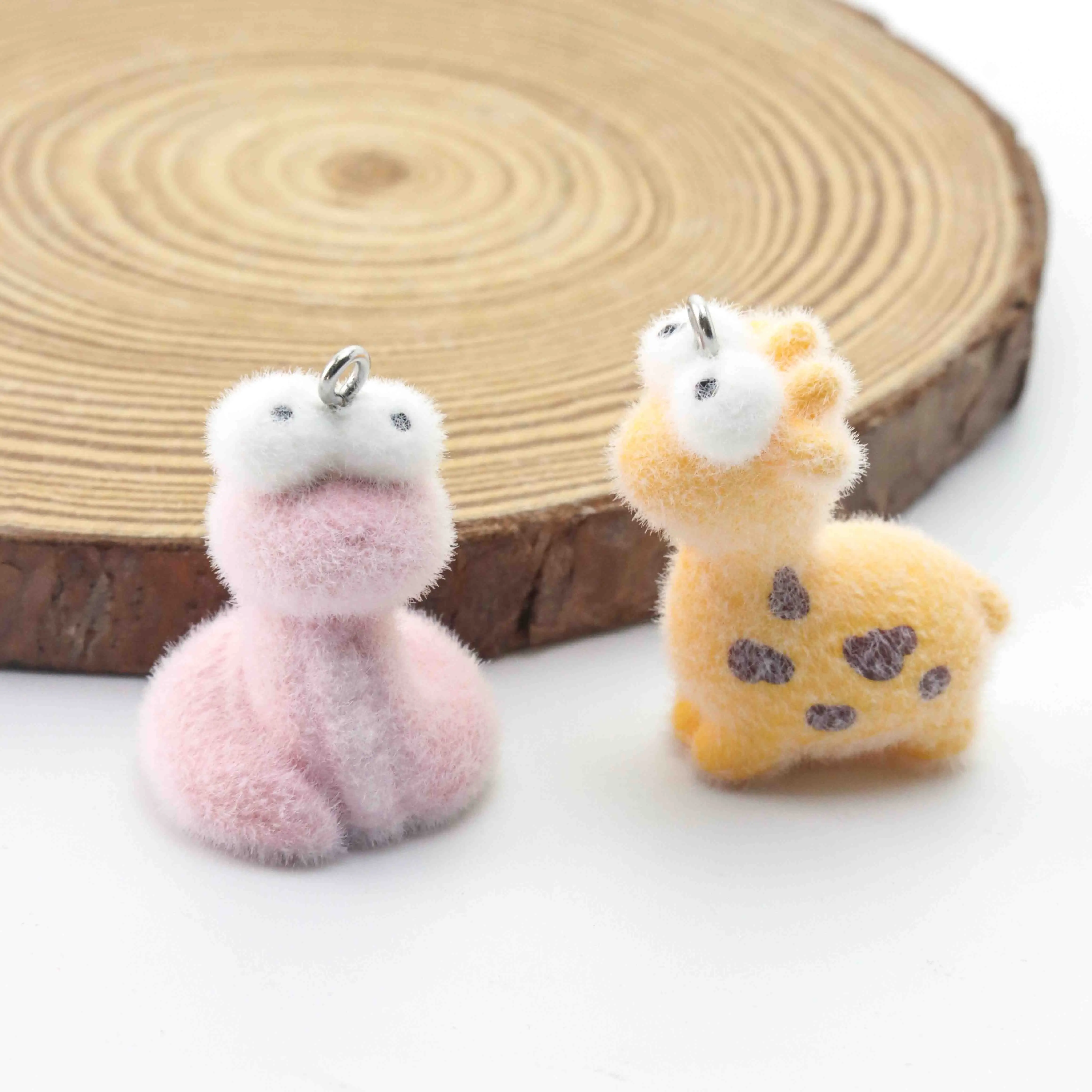 10 قطعة الراتنج يتدفقون الغزلان السحر الكرتون ليتل الوردي الأفعى الزرافة دلاية مجوهرات DIY بها بنفسك حقيبة سلسلة مفاتيح سيارة قلادة اكسسوارات