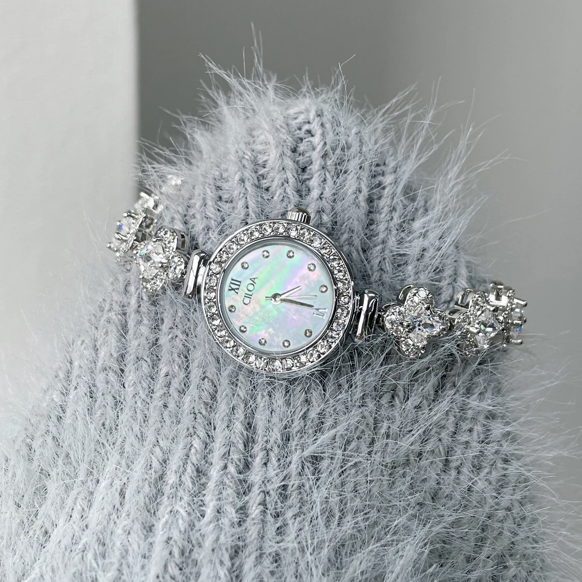 

CILOA New Women's Minimalist Light Luxury Fashion Quartz Watch - Bracelet Style, Waterproof