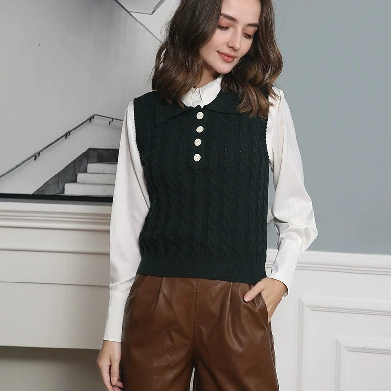 

Элегантный и модный вязаный пуловер без рукавов с воротником и витыми цветочными пуговицами для женской одежды.