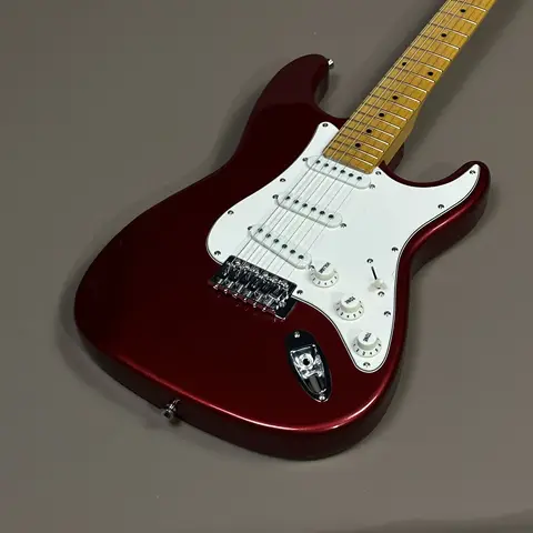 Classic red ST model electricguitar with white pickguard maple fingerboardguitars
